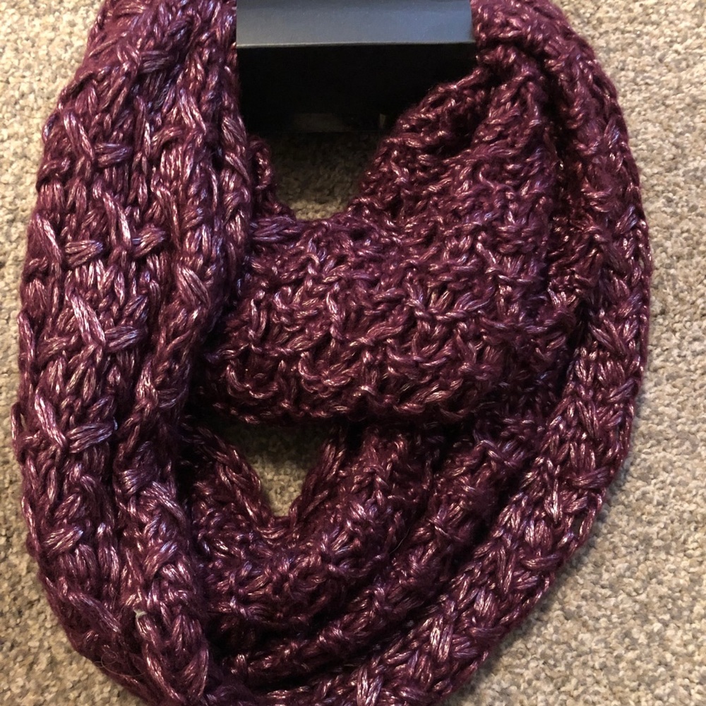 Modena Scarf - Picture 3 of 3